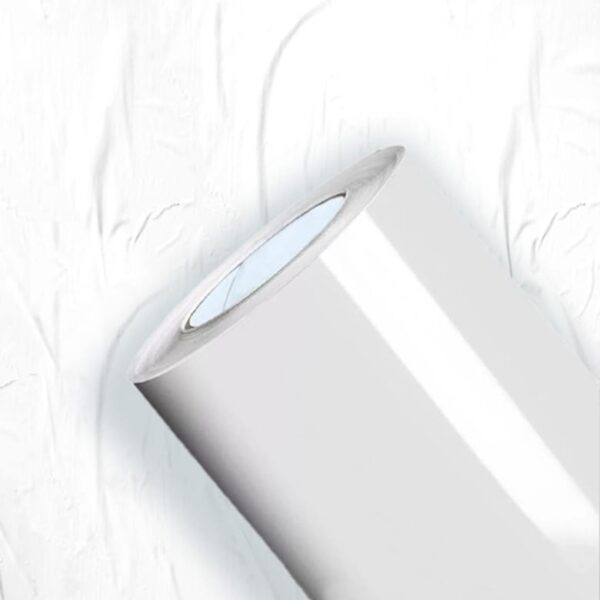 VINIL AUTO ADESIVO COM FILME BRANCO BRILHANTE 80 MICRONS E LINER 100 GSM/M2 EM ROLO DE 1,27X50M